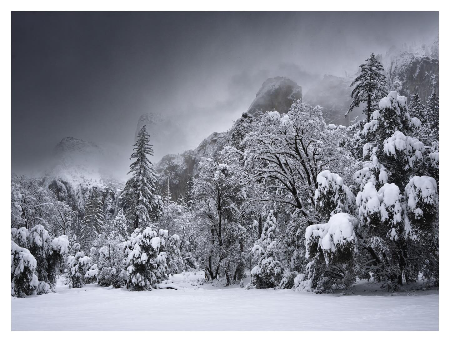 Yosemite Valley, snow, stormy sky